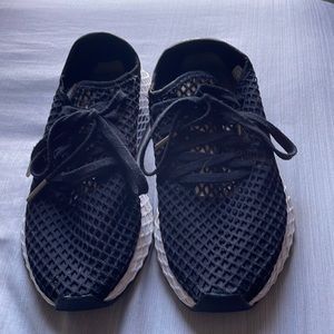 Adidas sneakers in like new condition
